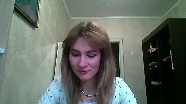 ElenoreHolguin online show from 04-21-26, 09:05