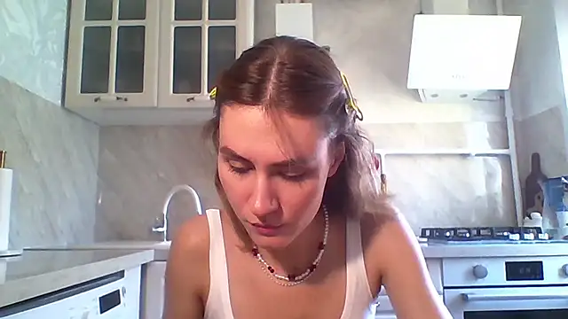 ElenoreHolguin online show from 04-15-26, 09:15