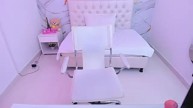 Sofia echeverri online show from 05-20-26, 11:51