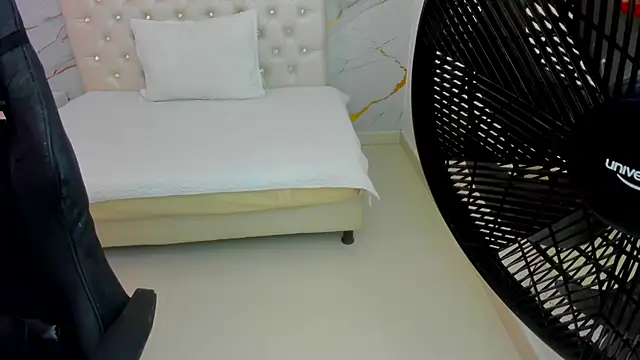 Sofia echeverri online show from 04-18-26, 12:29