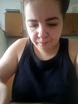 Snapshot of Riises chatting on 07-22-26, 03:03 Riises online show from 07-22-26, 03:03
