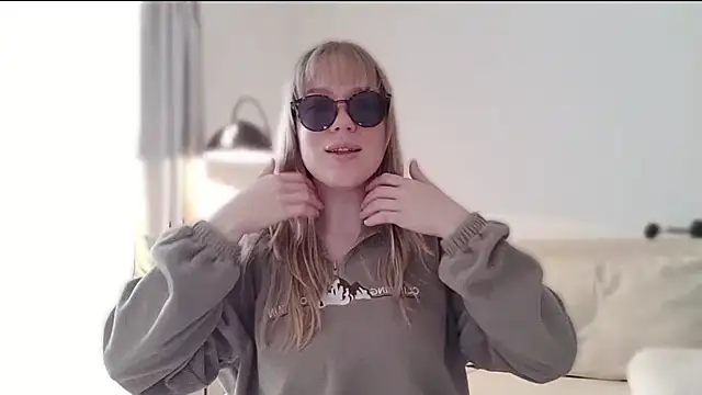 LittleForestELF2 online show from 04-10-26, 08:32