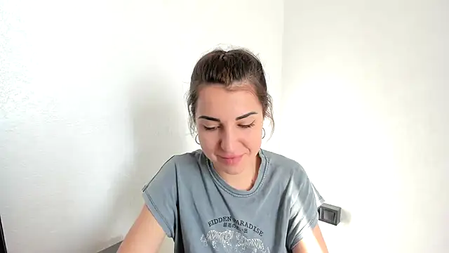 summmmersky1 online show from 04-14-26, 05:23