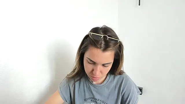 summmmersky1 online show from 04-22-26, 07:26