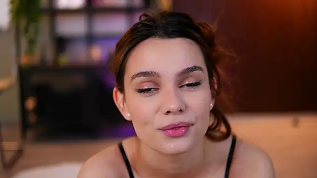 Lena Laurent online show from 04-18-26, 09:44