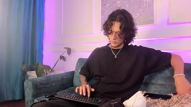 Skinny Mac online show from 04-14-26, 01:05
