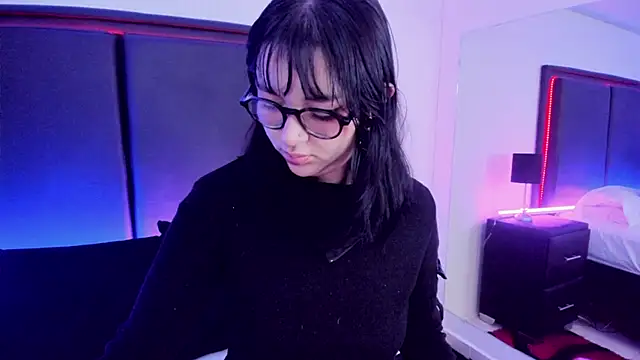 Snapshot of LilithBluum chatting on 06-21-26, 12:11 LilithBluum online show from 06-21-26, 12:11