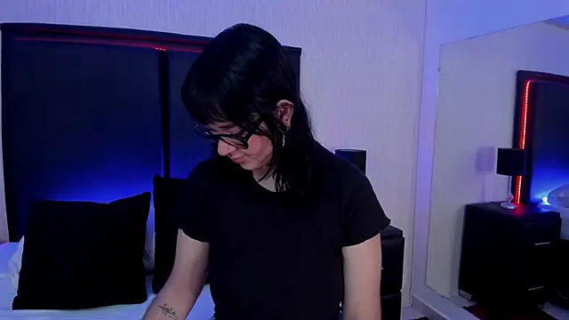 Snapshot of LilithBluum chatting on 05-29-26, 11:16 LilithBluum online show from 05-29-26, 11:16