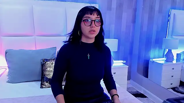 Snapshot of LilithBluum chatting on 07-17-26, 01:52 LilithBluum online show from 07-17-26, 01:52