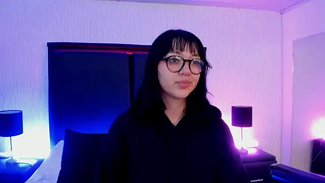 Snapshot of LilithBluum chatting on 06-16-26, 11:21 LilithBluum online show from 06-16-26, 11:21
