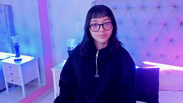 Snapshot of LilithBluum chatting on 07-09-26, 04:39 LilithBluum online show from 07-09-26, 04:39