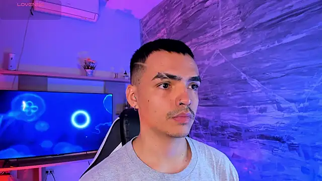 NicoKinggs  online show from 04-15-26, 01:04