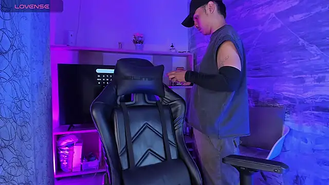 NicoKinggs  online show from 04-08-26, 01:45