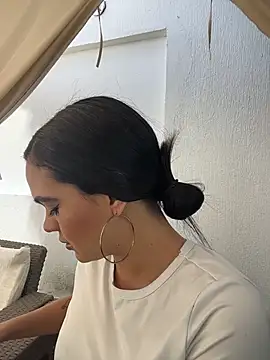 Bella-Ferrer online show from 07-17-26, 04:04
