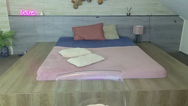 IceBlueBabe online show from 04-10-26, 07:32