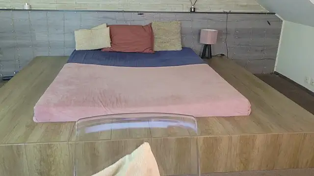 IceBlueBabe online show from 05-07-26, 07:17