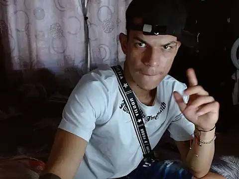 Snapshot of ethanchamo chatting on 03-10-26, 06:12 ethanchamo online show from 03-10-26, 06:12