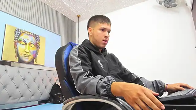 AlessandroFranco online show from 06-17-26, 01:43