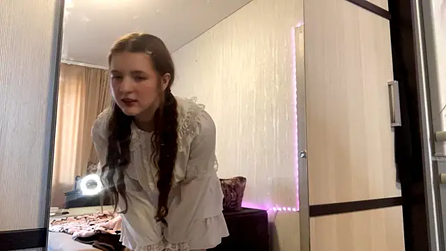 LynHaller online show from 03-10-26, 06:50