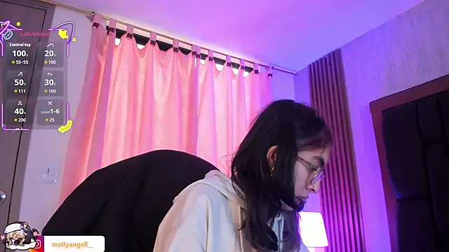 Molly A online show from 06-17-26, 03:11