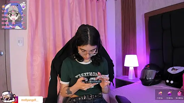 Molly A online show from 04-06-26, 03:02