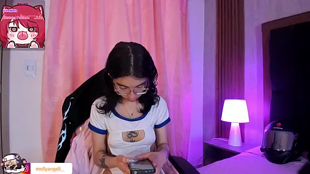 Molly A online show from 04-09-26, 02:34