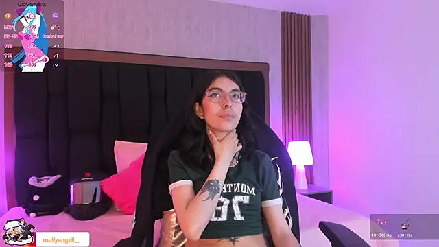 Molly A online show from 03-26-26, 03:21