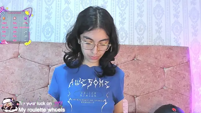 Snapshot of Molly_A chatting on 03-25-26, 04:06 Molly A online show from 03-25-26, 04:06