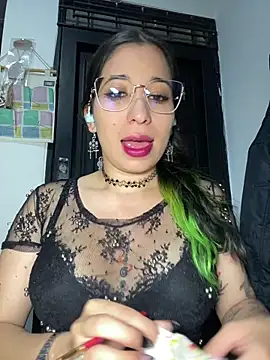 Snapshot of Laughing_Natty chatting on 05-08-26, 01:53 Laughing Natty online show from 05-08-26, 01:53
