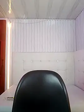 Kittylatina  online show from 04-23-26, 09:27