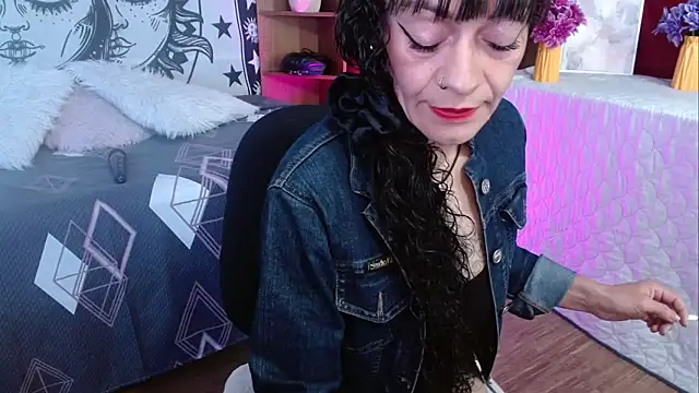  Alexandra Jones online show from 05-31-26, 02:17