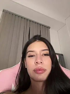 Snapshot of Valen_Gia chatting on 03-12-26, 01:33 Valen Gia online show from 03-12-26, 01:33