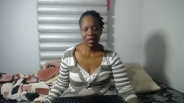Snapshot of JoycyQueen chatting on 05-09-26, 06:11 JoycyQueen online show from 05-09-26, 06:11