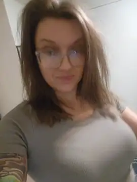 NicolePearl online show from 04-25-26, 08:06