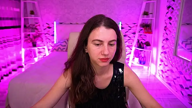 LittleJulii online show from 06-10-26, 07:37