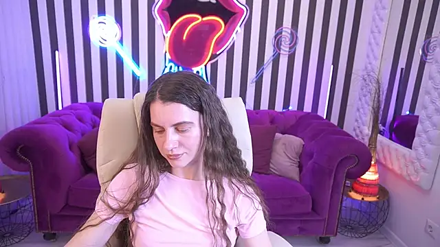 LittleJulii online show from 04-30-26, 08:57