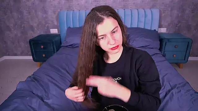 LittleJulii online show from 03-31-26, 07:27