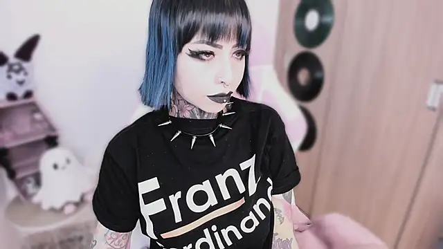 shes creepy online show from 05-05-26, 08:28