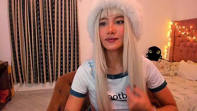 Snapshot of Mia_miel69 chatting on 06-11-26, 10:23 Mia miel69 online show from 06-11-26, 10:23