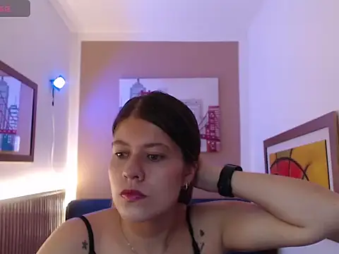 Moonna linnda online show from 04-14-26, 01:49