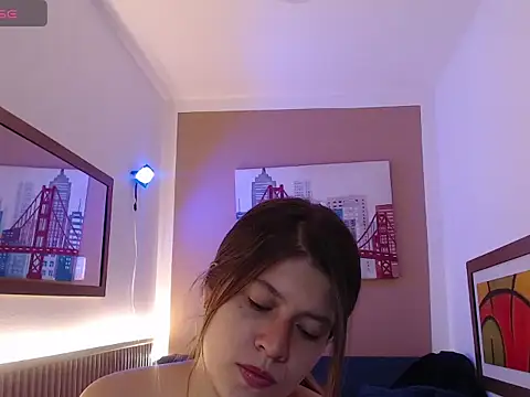 Moonna linnda online show from 04-18-26, 02:19