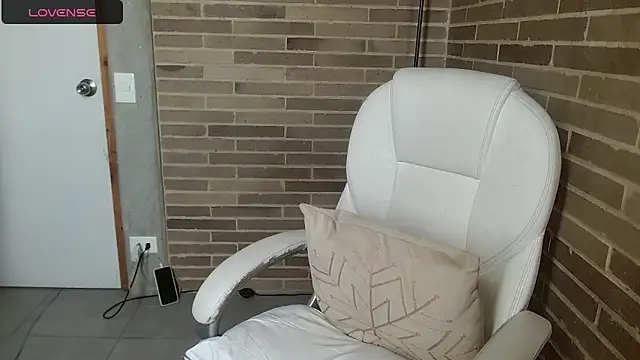 sweet-little online show from 06-10-26, 01:12