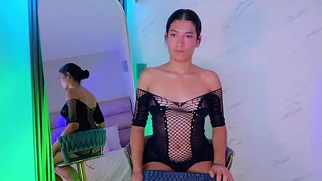 EmmaCollins01 online show from 03-25-26, 12:59