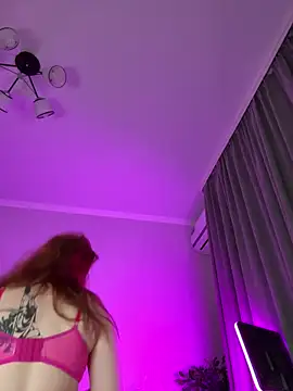 RedheadQueen  online show from 04-06-26, 01:23