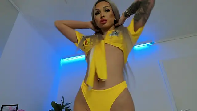Snapshot of ArianaXO_ chatting on 04-12-26, 06:38 ArianaXO online show from 04-12-26, 06:38