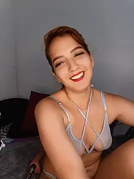 Snapshot of valeriee2 chatting on 06-09-26, 10:44 valeriee2 online show from 06-09-26, 10:44