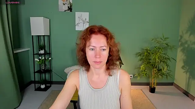 Snapshot of LeticiaRomano chatting on 06-19-26, 04:07 LeticiaRomano online show from 06-19-26, 04:07