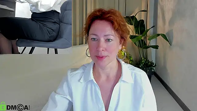 Snapshot of LeticiaRomano chatting on 05-15-26, 04:10 LeticiaRomano online show from 05-15-26, 04:10