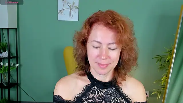 Snapshot of LeticiaRomano chatting on 06-21-26, 04:07 LeticiaRomano online show from 06-21-26, 04:07