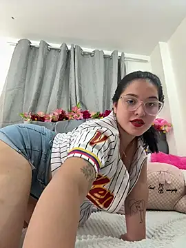 Isabella Roses  online show from 07-06-26, 01:45